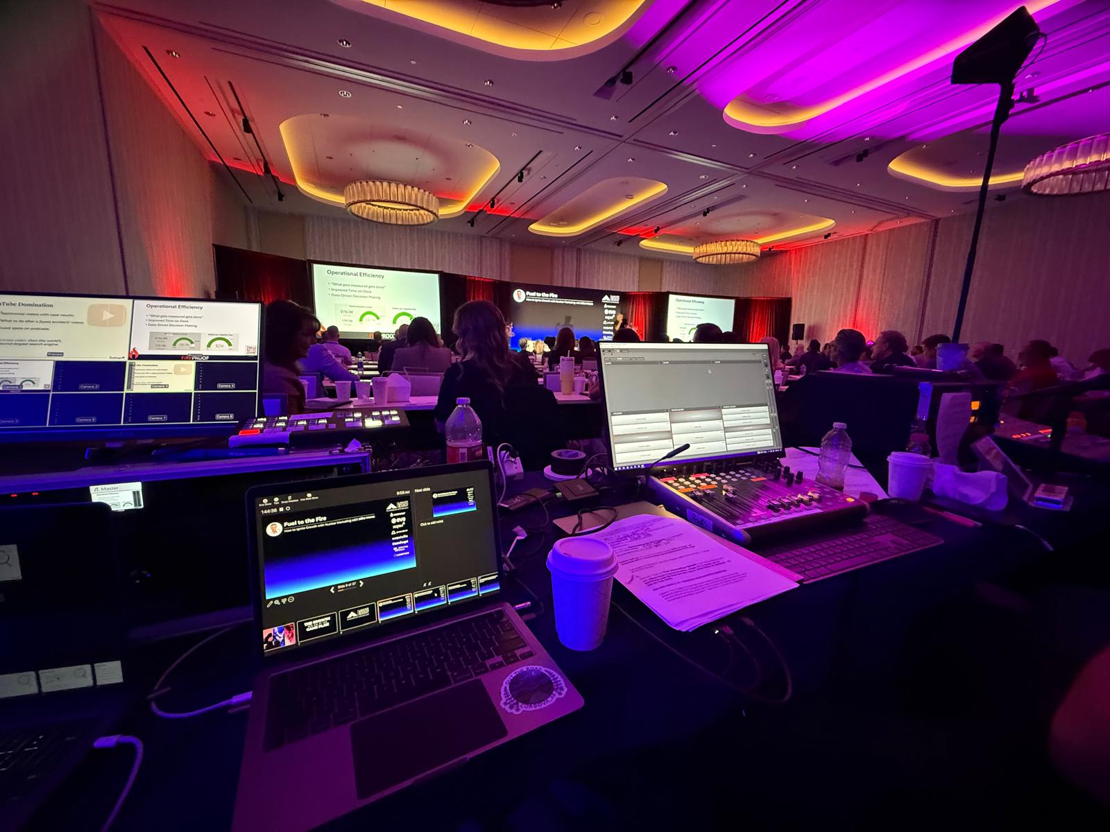 Hotel grand ballroom AV production corporate event Phoenix Scottsdale Arizona - Servicios AV para salones de hotel Ready AV
